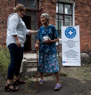 Persona mayor afectada por el conflicto en Ucrania